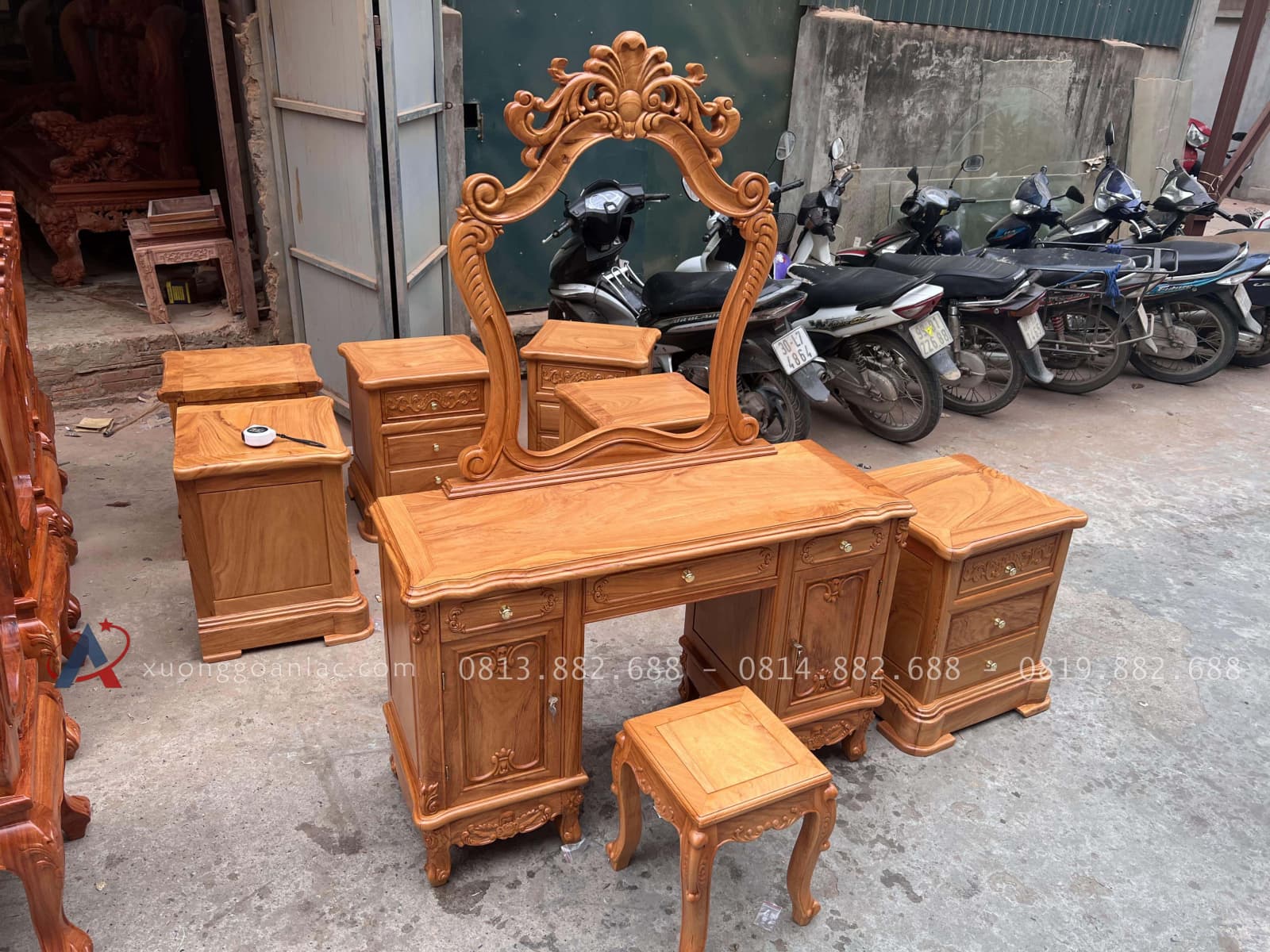 Combo bàn phấn và tab đầu giường gỗ gõ đỏ (Chị Hương, Hà Nam) 17 bàn trang điểm và tab đầu giường tân cổ điển