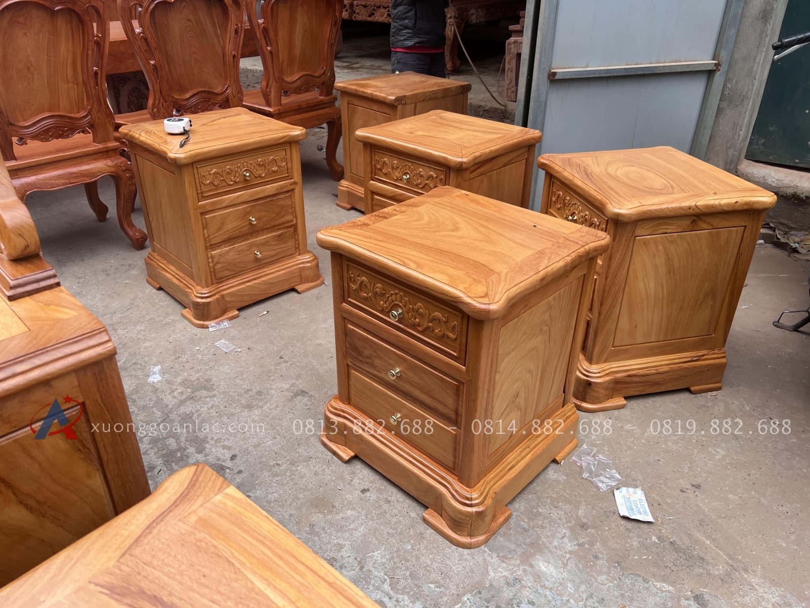 Combo bàn phấn và tab đầu giường gỗ gõ đỏ (Chị Hương, Hà Nam) 22 tab đầu giường tiện dụng