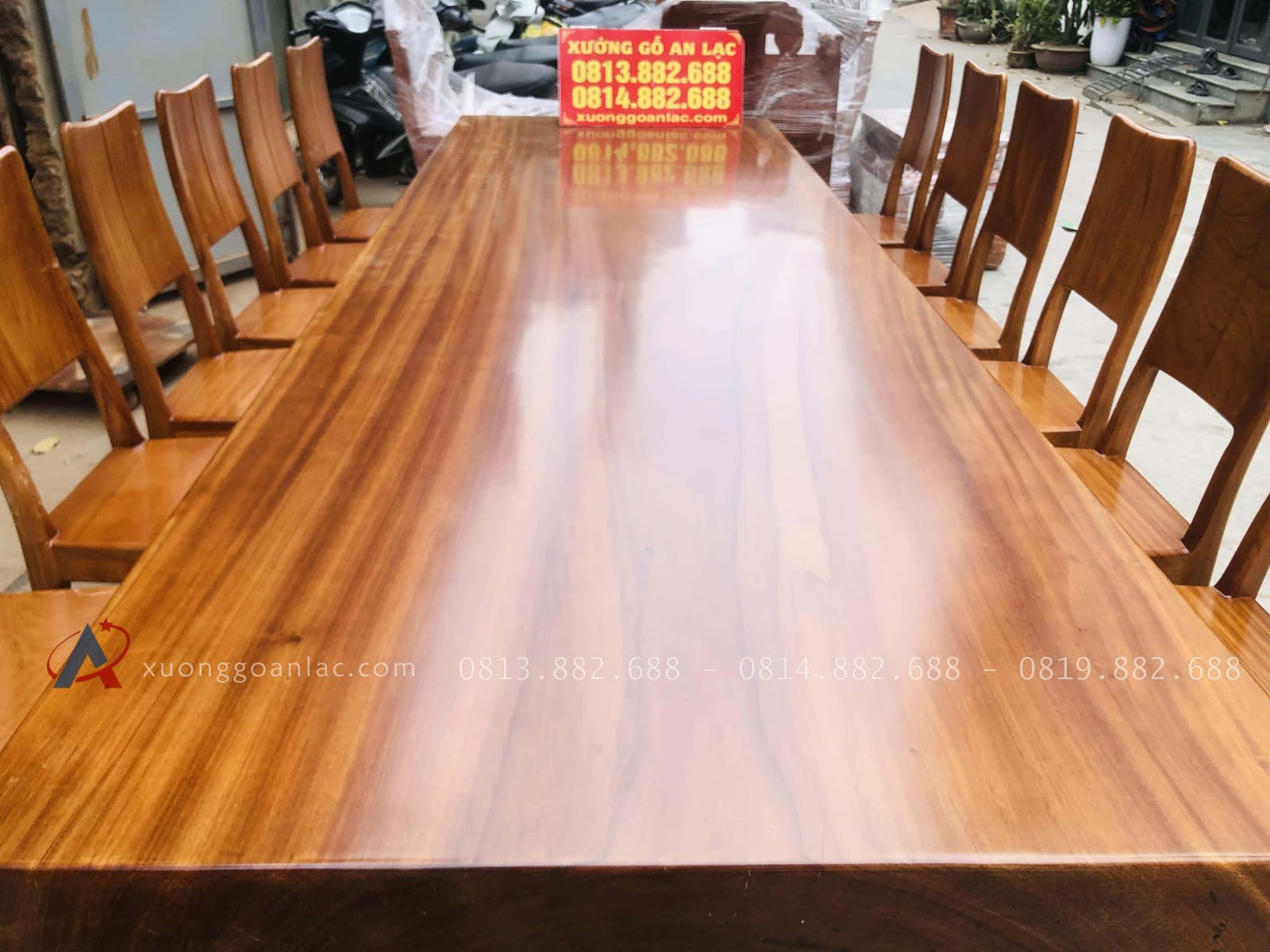Bàn ăn nguyên khối 15 ghế trơn hiện đại gỗ gõ đỏ cao cấp 9 (Anh Vinh, Ninh Bình) 33 bàn ăn nguyên khối gỗ gõ