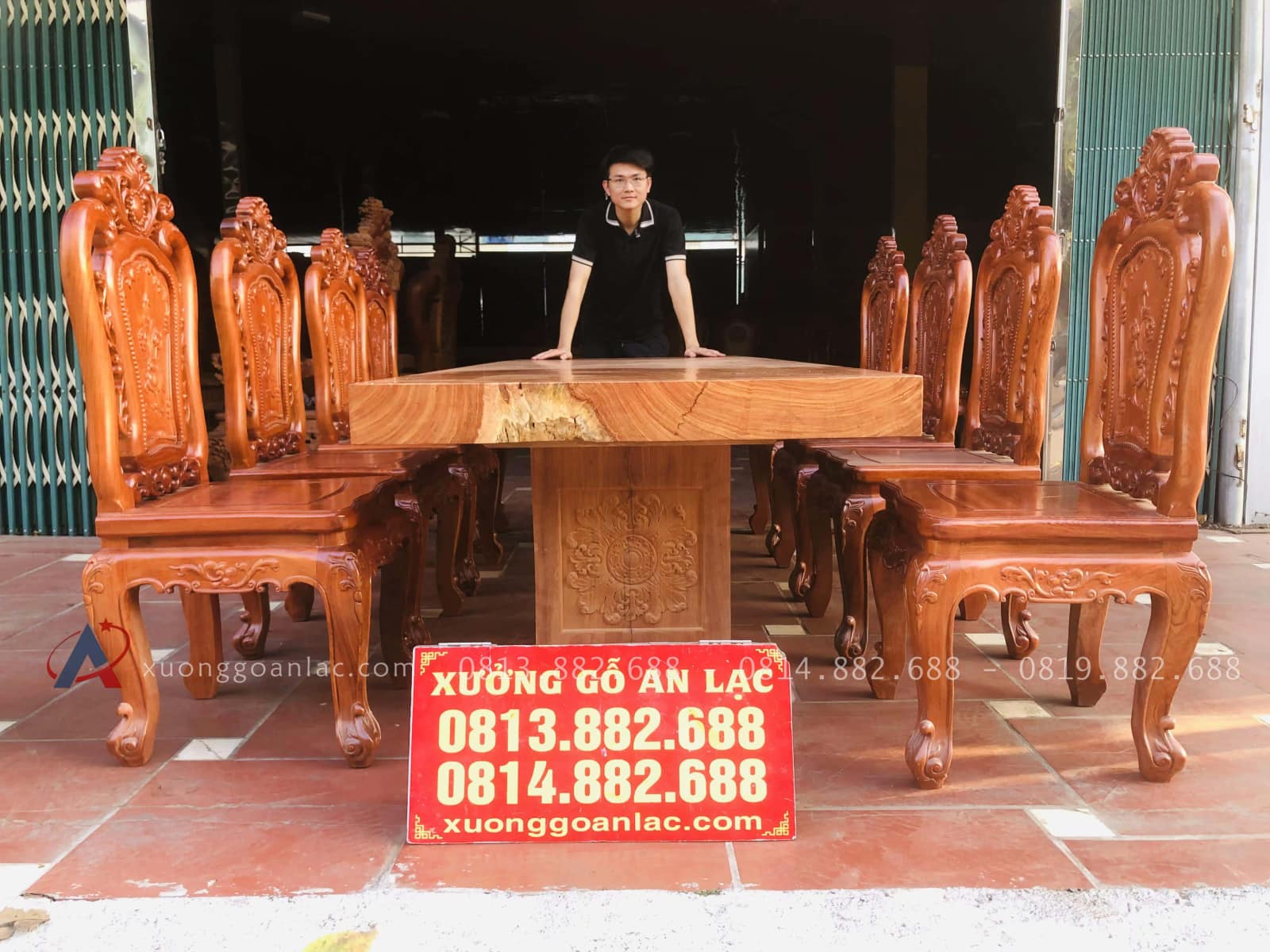 Bộ bàn ăn nguyên khối 8 ghế hồng hạt đục hai mặt gỗ hương đá (Anh Nam, Thái Bình) 22 Bàn ăn nguyên khối 8 ghế hồng hạt đục hai mặt gỗ hương đá