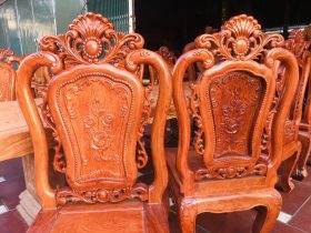 Bộ bàn ăn nguyên khối 8 ghế hồng hạt đục hai mặt gỗ hương đá (Anh Nam, Thái Bình) 14 Ban an nguyen khoi 8 ghe hong hat duc hai mat go huong da 10