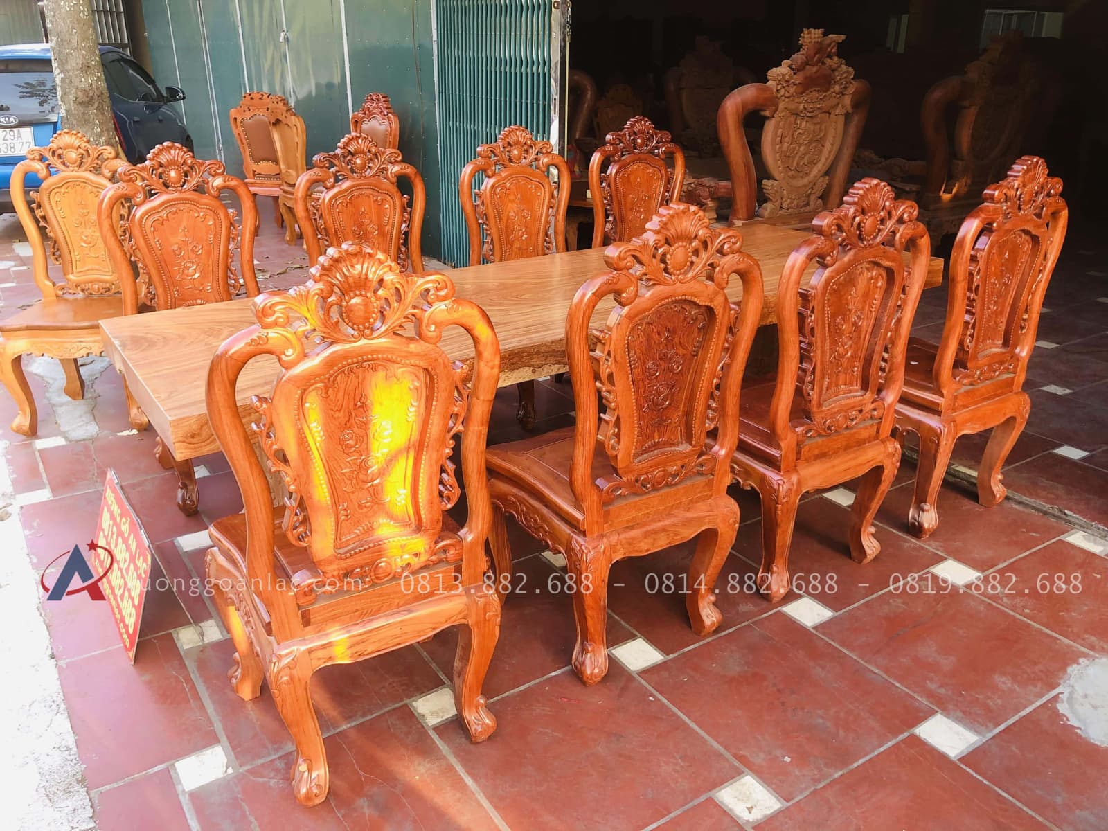Bộ bàn ăn nguyên khối 8 ghế hồng hạt đục hai mặt gỗ hương đá (Anh Nam, Thái Bình) 26 Bộ bàn ăn gỗ hương đá 8 ghế