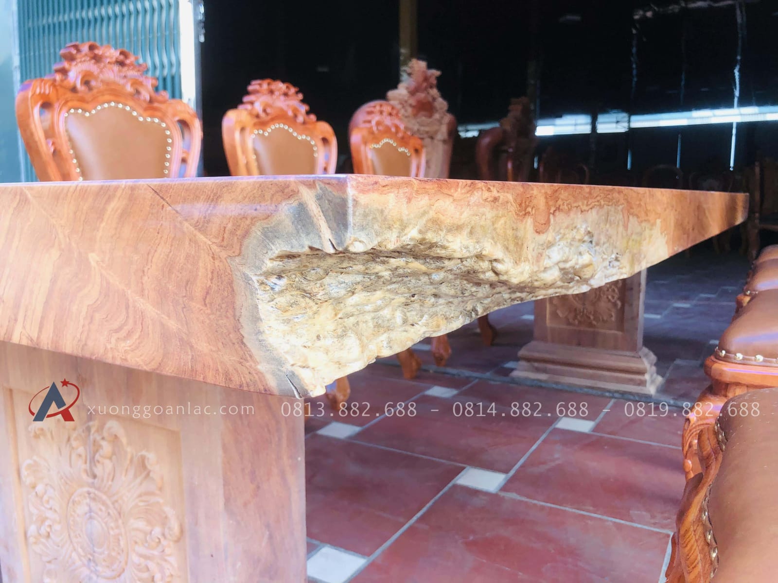 Bộ bàn ăn nguyên khối 8 ghế louis hoàng gia bọc đệm gỗ hương đá (Chị Lan, Thái Nguyên) 26 Bàn ăn gỗ hương đá cao cấp