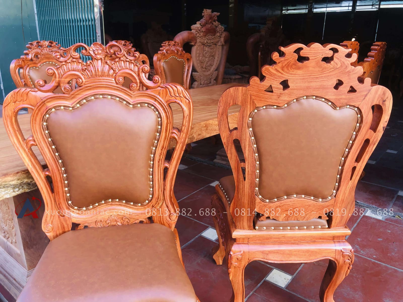 Bộ bàn ăn nguyên khối 8 ghế louis hoàng gia bọc đệm gỗ hương đá (Chị Lan, Thái Nguyên) 30 hai mặt trước sau của ghế