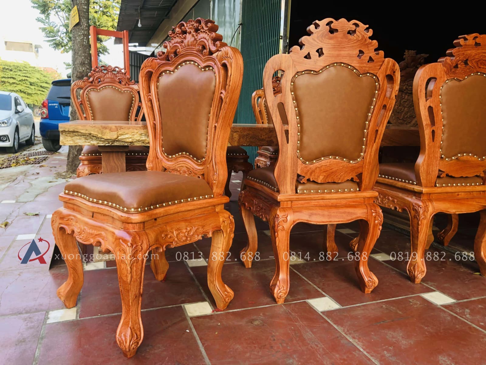 Bộ bàn ăn nguyên khối 8 ghế louis hoàng gia bọc đệm gỗ hương đá (Chị Lan, Thái Nguyên) 29 ghế louis đục hoa lá tây bọc đệm da