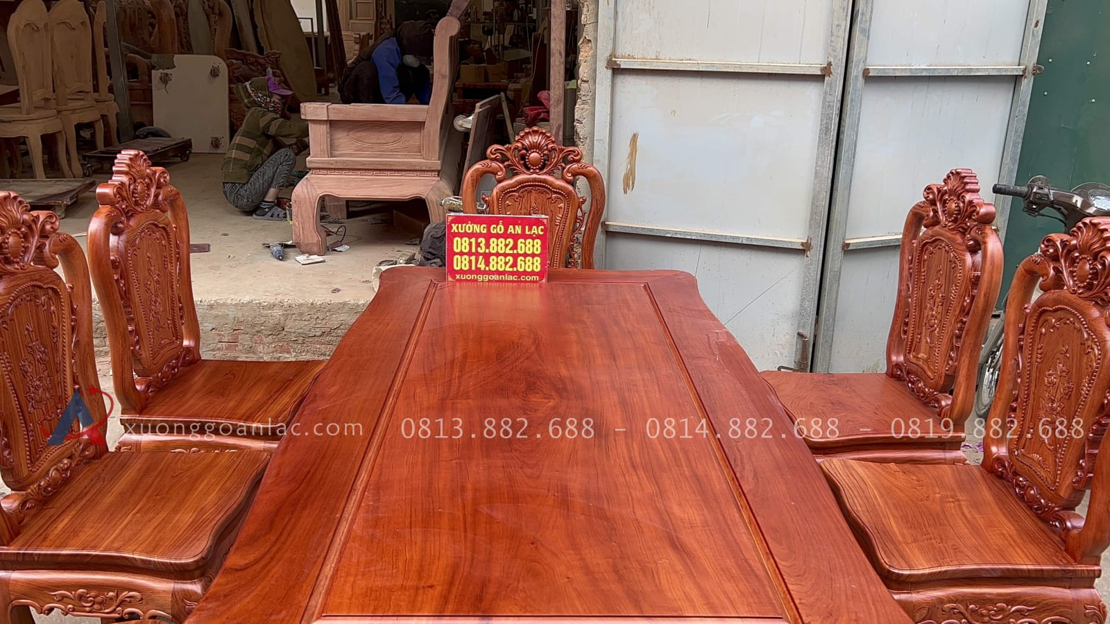 Bộ bàn ăn gỗ hương đá mẫu louis hoàng gia 8 ghế (Bác Bình, Quảng Nam) 37 mặt bàn gỗ hương đá ván liền đều đẹp