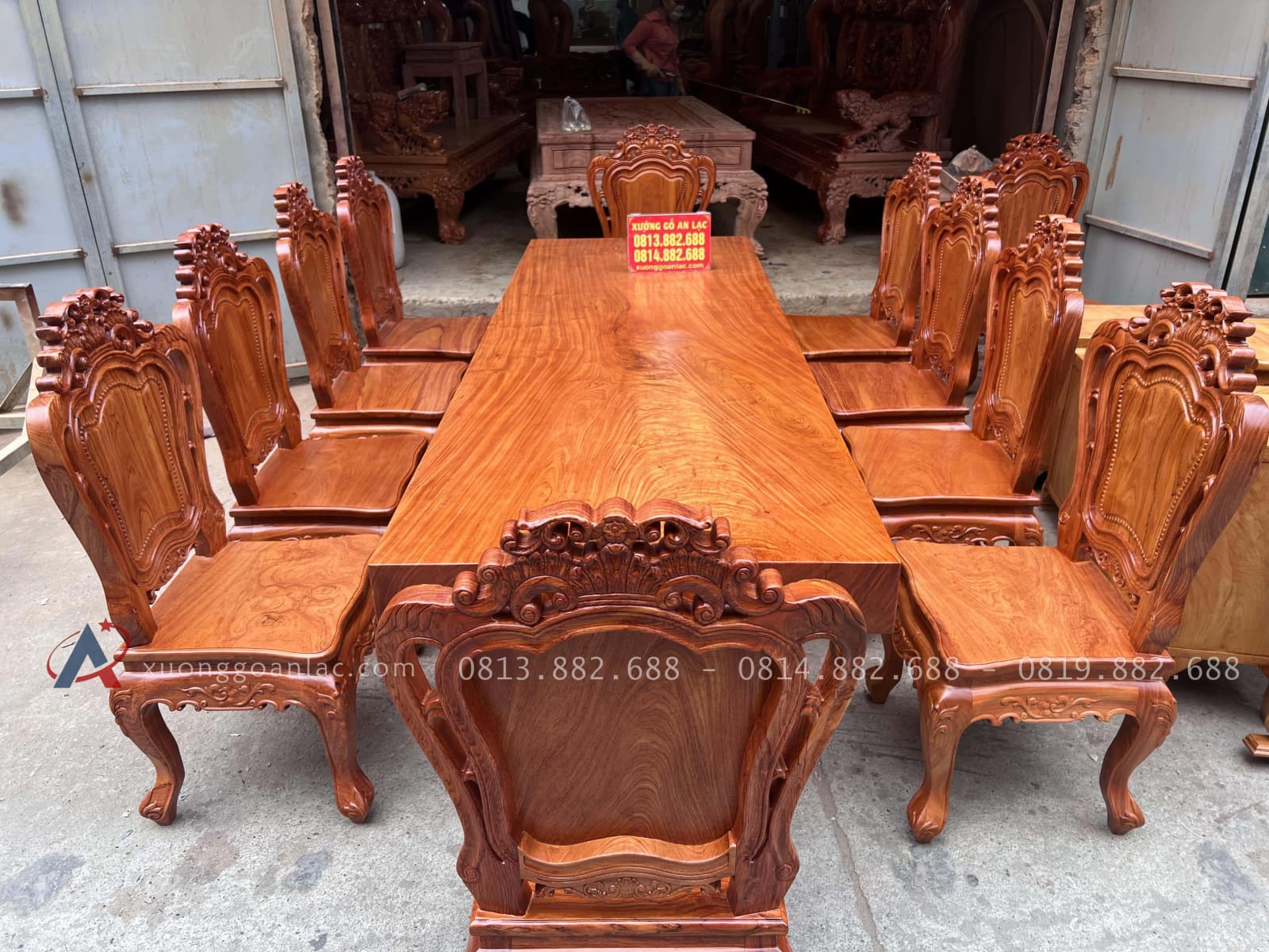 Bộ bàn ăn nguyên khối 10 ghế louis gỗ hương đá (Anh Bình, Đông Anh) 33 Bàn ghế ăn gỗ hương đá đẳng cấp
