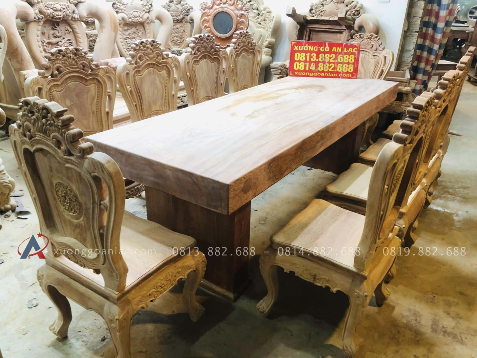 Bộ bàn ăn nguyên khối 10 ghế louis đục hai mặt gỗ hương đá nguyên mộc (Anh Hoàng, Thanh Hóa) 38 Bộ bàn ăn nguyên khối 10 ghế louis hoa lá tây đục hai mặt gỗ hương đá cao cấp
