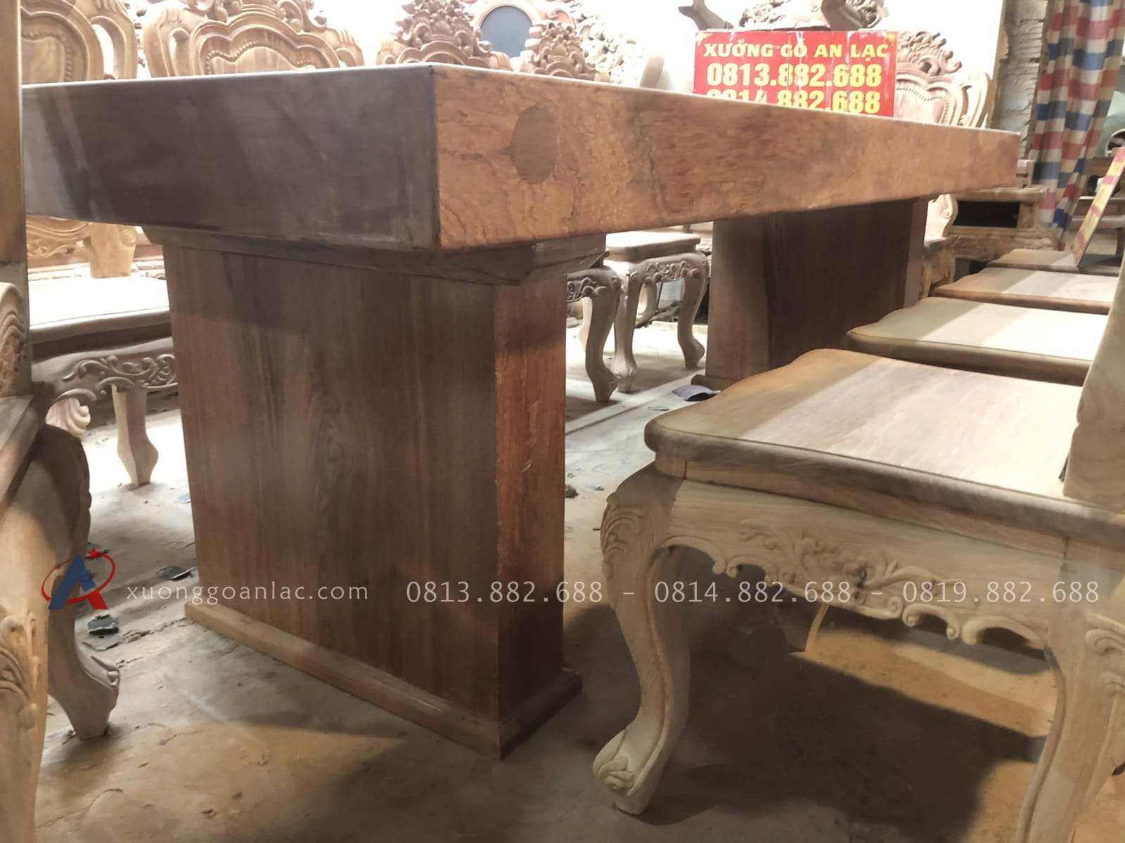 Bộ bàn ăn nguyên khối 10 ghế louis đục hai mặt gỗ hương đá nguyên mộc (Anh Hoàng, Thanh Hóa) 48 bàn nguyên khối chân bản lớn chắc chắn