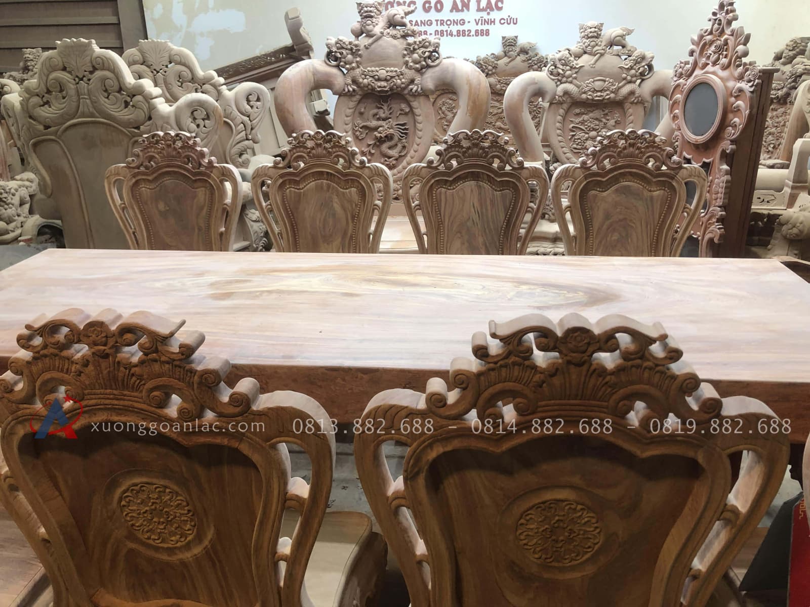 Bộ bàn ăn nguyên khối 10 ghế louis đục hai mặt gỗ hương đá nguyên mộc (Anh Hoàng, Thanh Hóa) 42 bản mộc bàn ăn nguyên khối gỗ hương đá