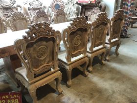 Bộ bàn ăn nguyên khối 10 ghế louis đục hai mặt gỗ hương đá nguyên mộc (Anh Hoàng, Thanh Hóa) 21 Bo ban an nguyen khoi 10 ghe louis hoa la tay duc hai mat go huong da cao cap 18