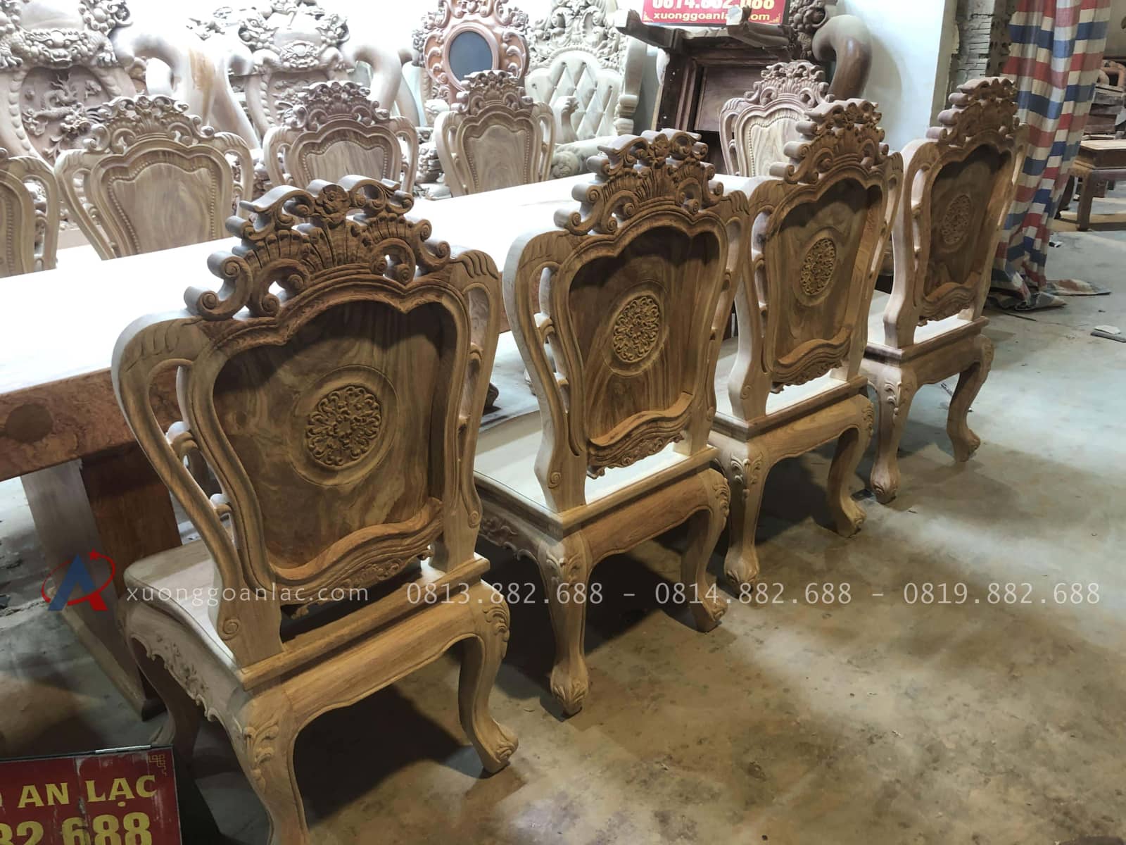 Bộ bàn ăn nguyên khối 10 ghế louis đục hai mặt gỗ hương đá nguyên mộc (Anh Hoàng, Thanh Hóa) 54 bàn ghế louis hoàng gia tân cổ điển đẳng cấp