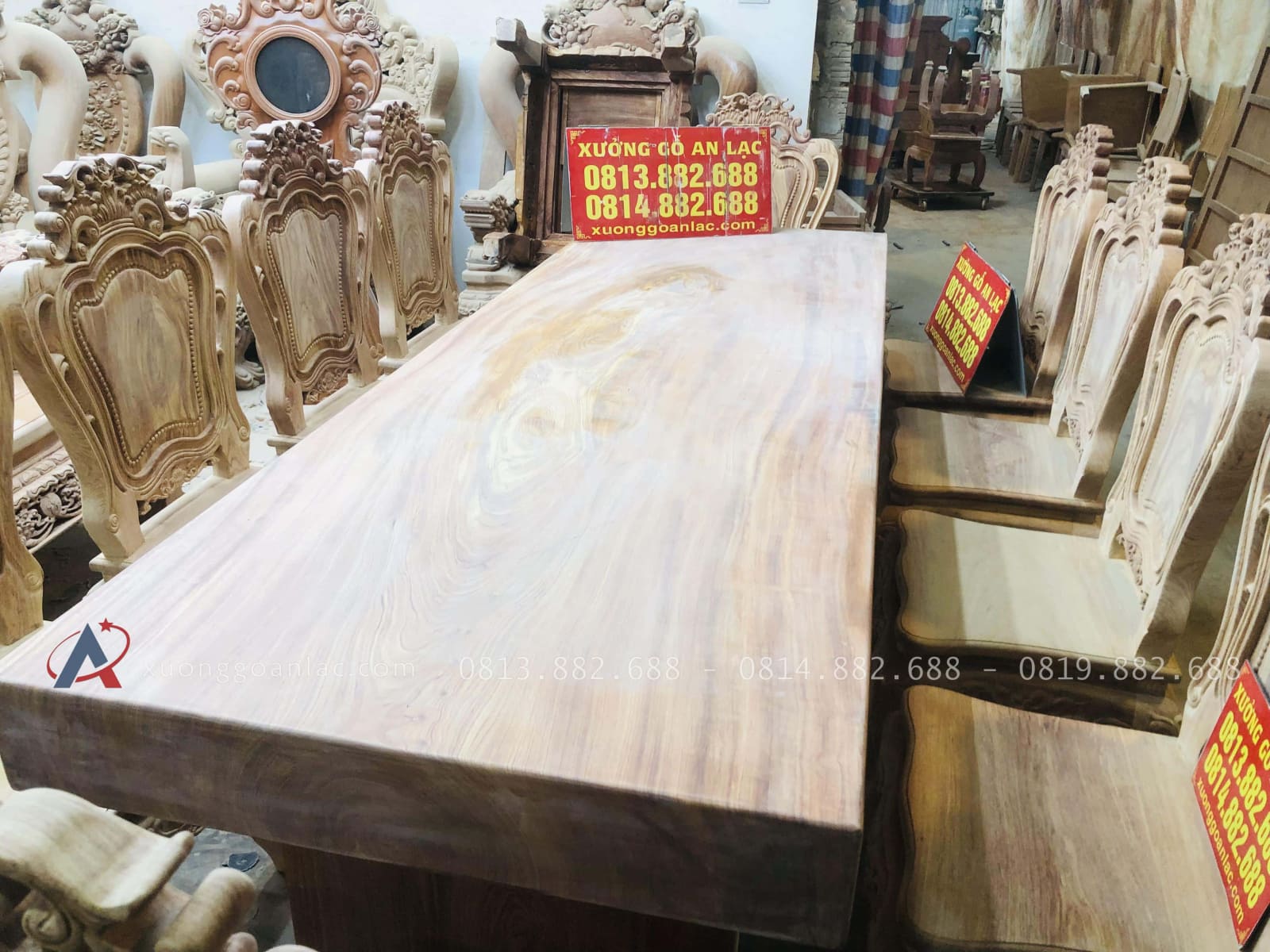 Bộ bàn ăn nguyên khối 10 ghế louis đục hai mặt gỗ hương đá nguyên mộc (Anh Hoàng, Thanh Hóa) 47 bàn ăn gỗ nguyên khối