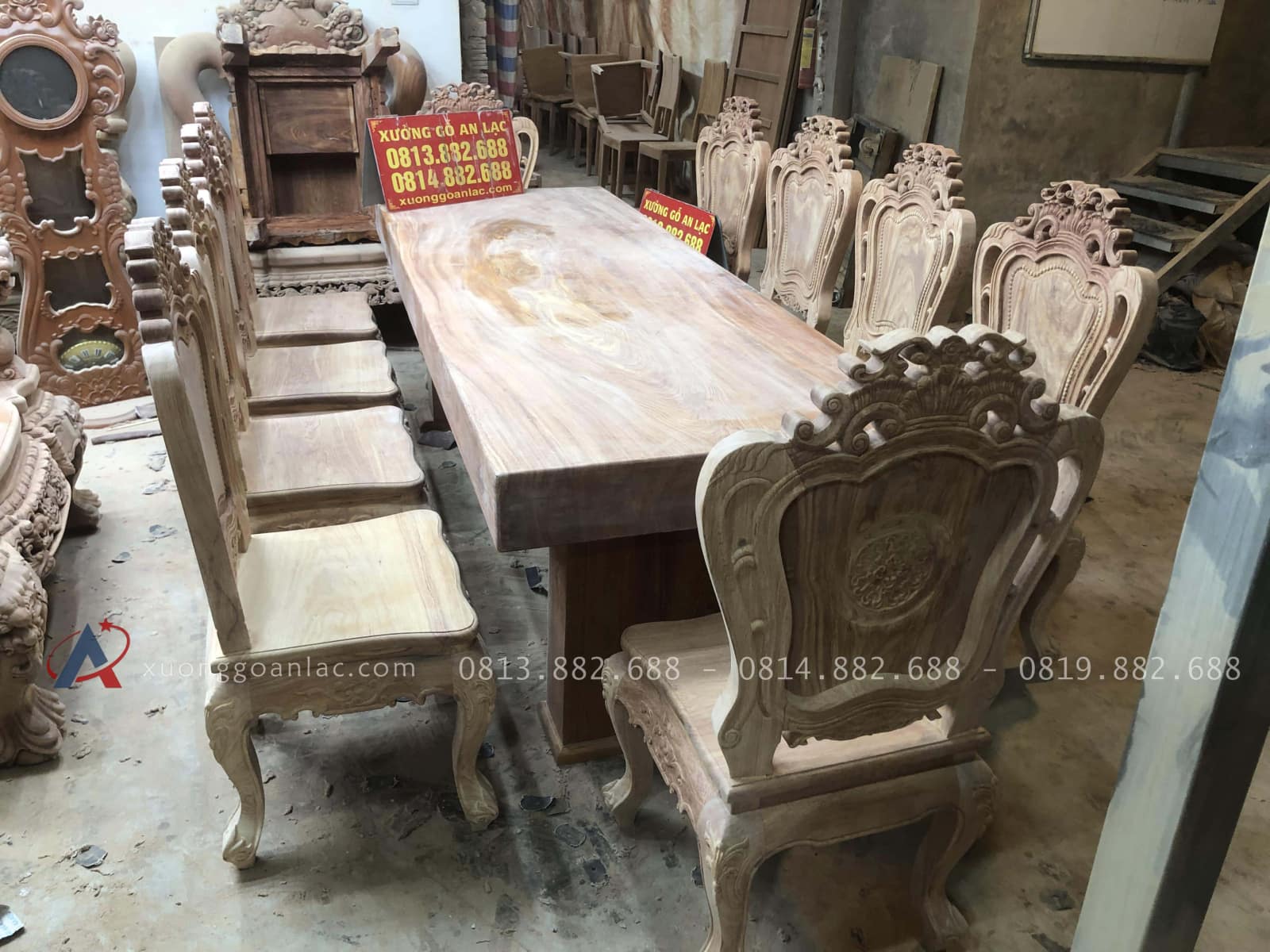 Bộ bàn ăn nguyên khối 10 ghế louis đục hai mặt gỗ hương đá nguyên mộc (Anh Hoàng, Thanh Hóa) 43 bộ bàn ăn nguyên khối ghế louis hoàng gia