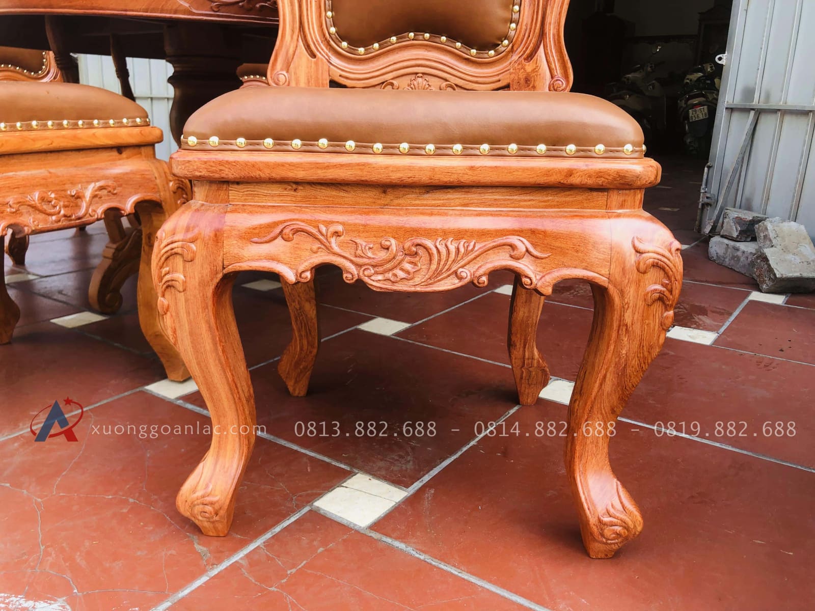 Bộ bàn ăn tròn 8 ghế louis bọc đệm gỗ hương đá (Anh Minh, Nam Định) 7 Bộ bàn ăn tròn 8 ghế louis bọc đệm gỗ hương đá (Anh Minh, Nam Định) - Ảnh 7