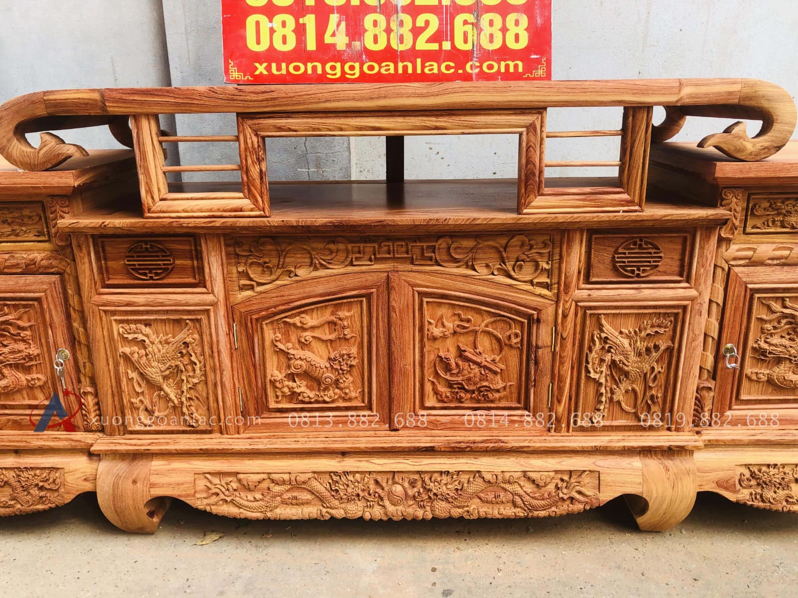 Kệ tivi sưng trâu 1m97 gỗ hương đá (Chú Bình, Hà Nội) 18 mẫu kệ tivi sừng trâu độc đáo