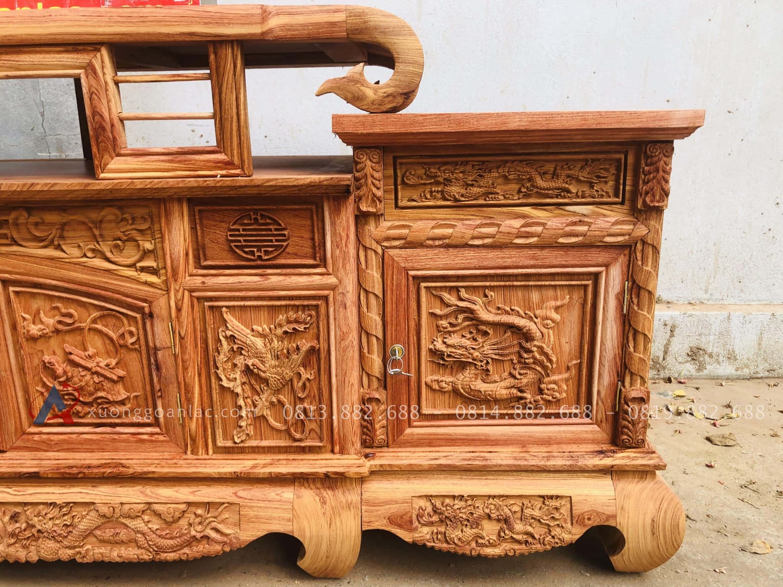 Kệ tivi sưng trâu 1m97 gỗ hương đá (Chú Bình, Hà Nội) 19 kệ tivi đục tứ linh