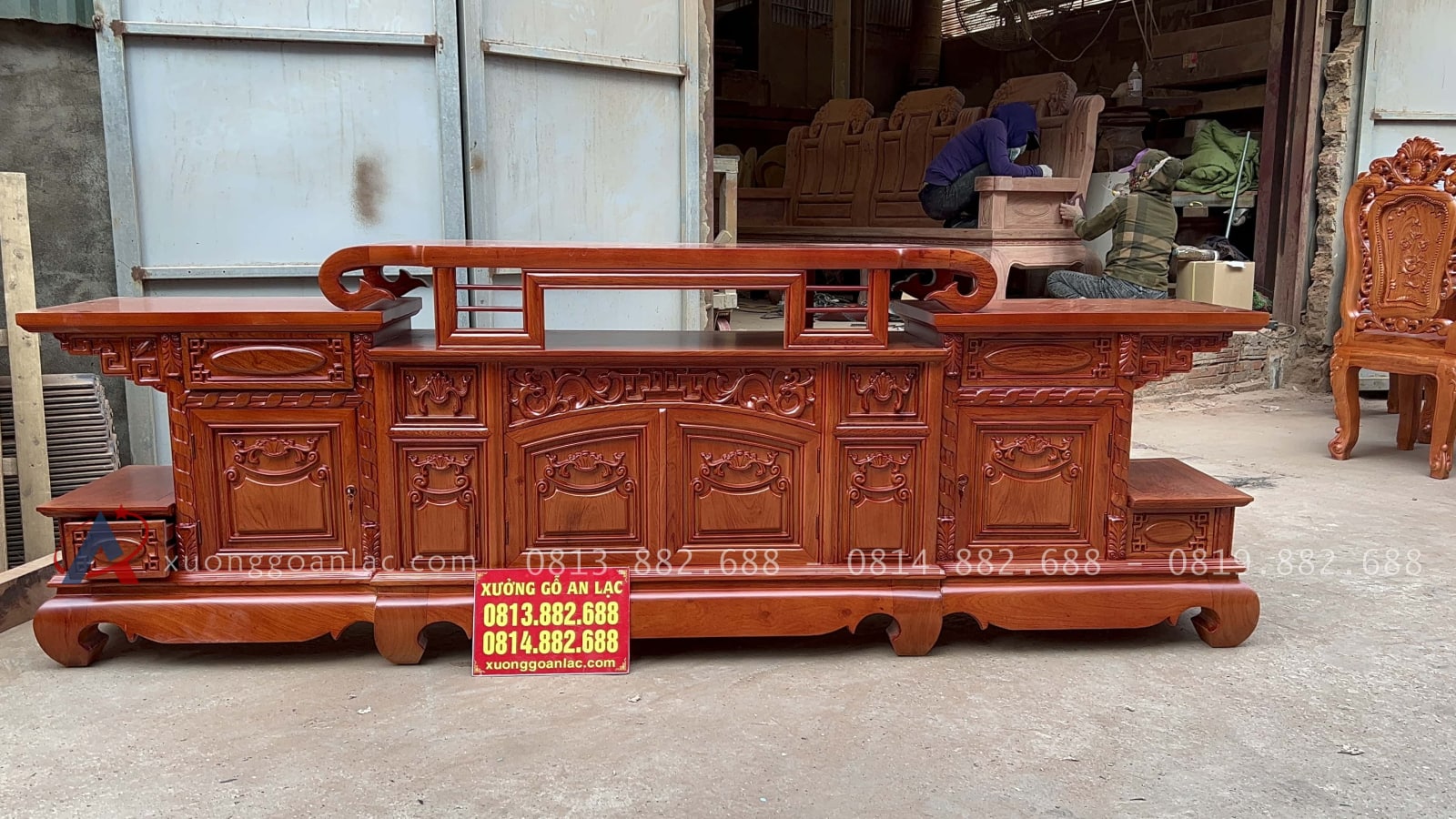 Kệ tivi sừng trâu gỗ hương đá 2m4 mẫu đục hoa lá tây (Bác Bình, Quảng Nam) 18 Kệ tivi sừng trâu gỗ hương đá 2m4 mẫu đục hoa lá tây (bác Bình, Quảng Nam)