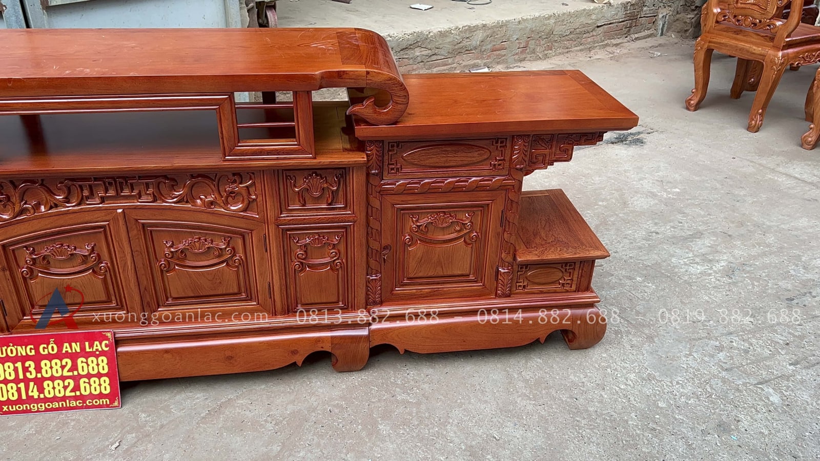 Kệ tivi sừng trâu gỗ hương đá 2m4 mẫu đục hoa lá tây (Bác Bình, Quảng Nam) 22 kệ tivi gỗ hương đá nhiều ngăn kéo