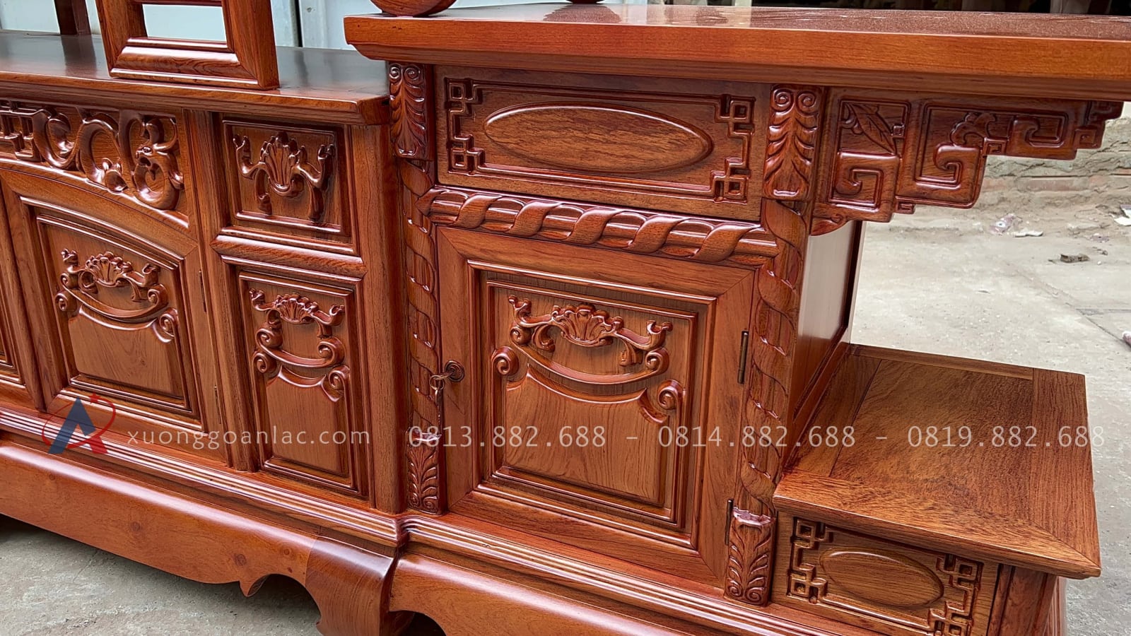 Kệ tivi sừng trâu gỗ hương đá 2m4 mẫu đục hoa lá tây (Bác Bình, Quảng Nam) 23 kệ tivi đục họa tiết đẹp mắt