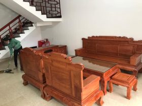 bàn ghế triện tranh vách trơn tiện dụng