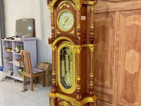 mẫu đồng hồ cây tứ trụ dát vàng