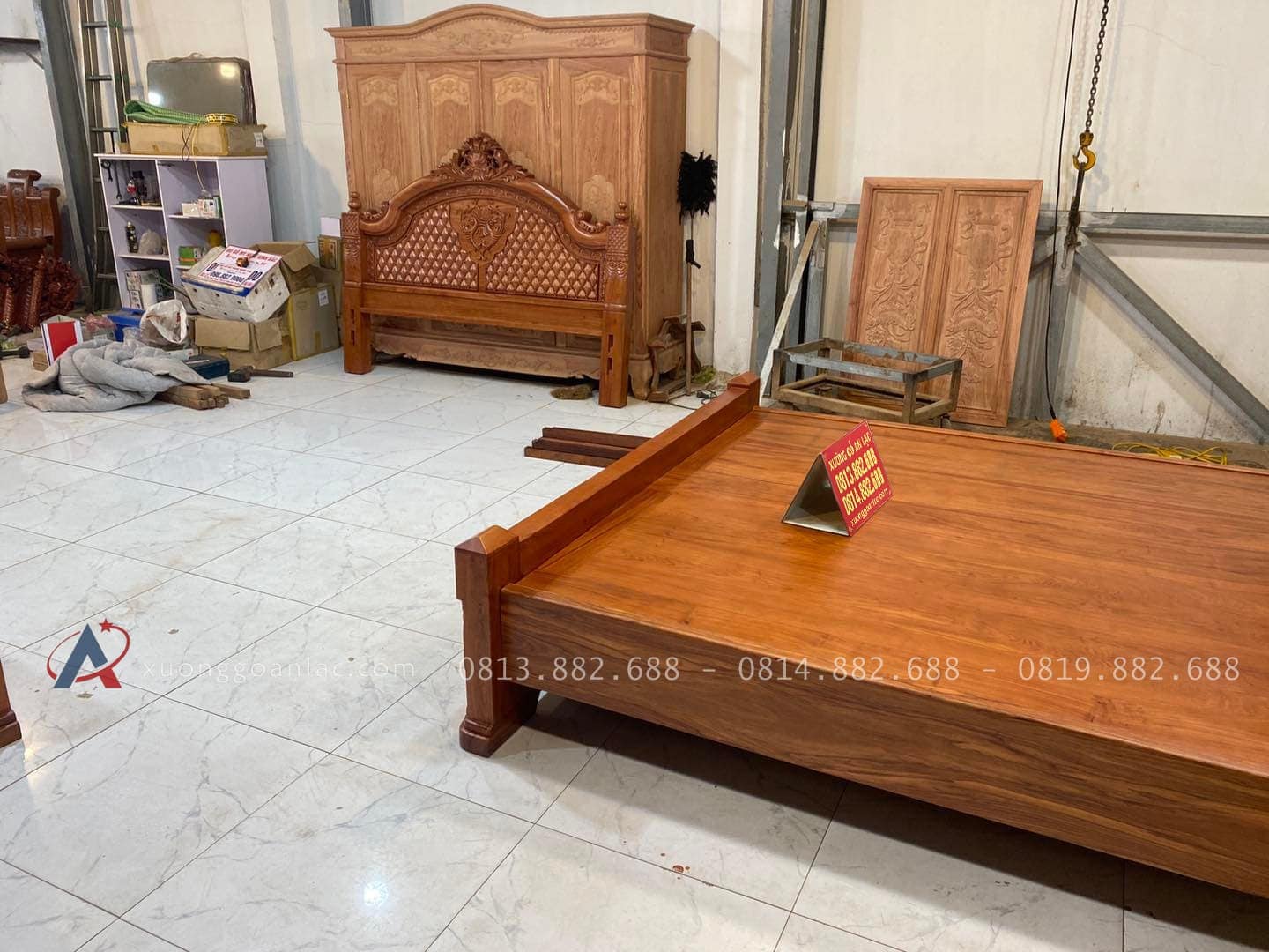 Giường cột vòm lan tây vách trám Hương Đá 180x200cm 16 đầu giường đục hoa lá tây hoàng gia