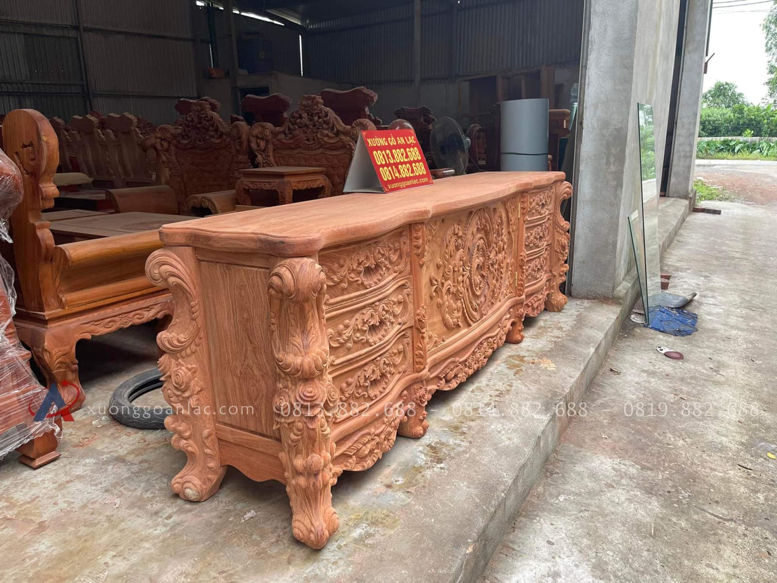 Kệ Tivi Hoàng Gia Gỗ Gõ Đỏ Cao Cấp Mặt Liền 5cm (Anh Quân, Phú Thọ) 11 bản mộc mẫu kệ tivi gỗ gõ đỏ phong cách hoàng gia