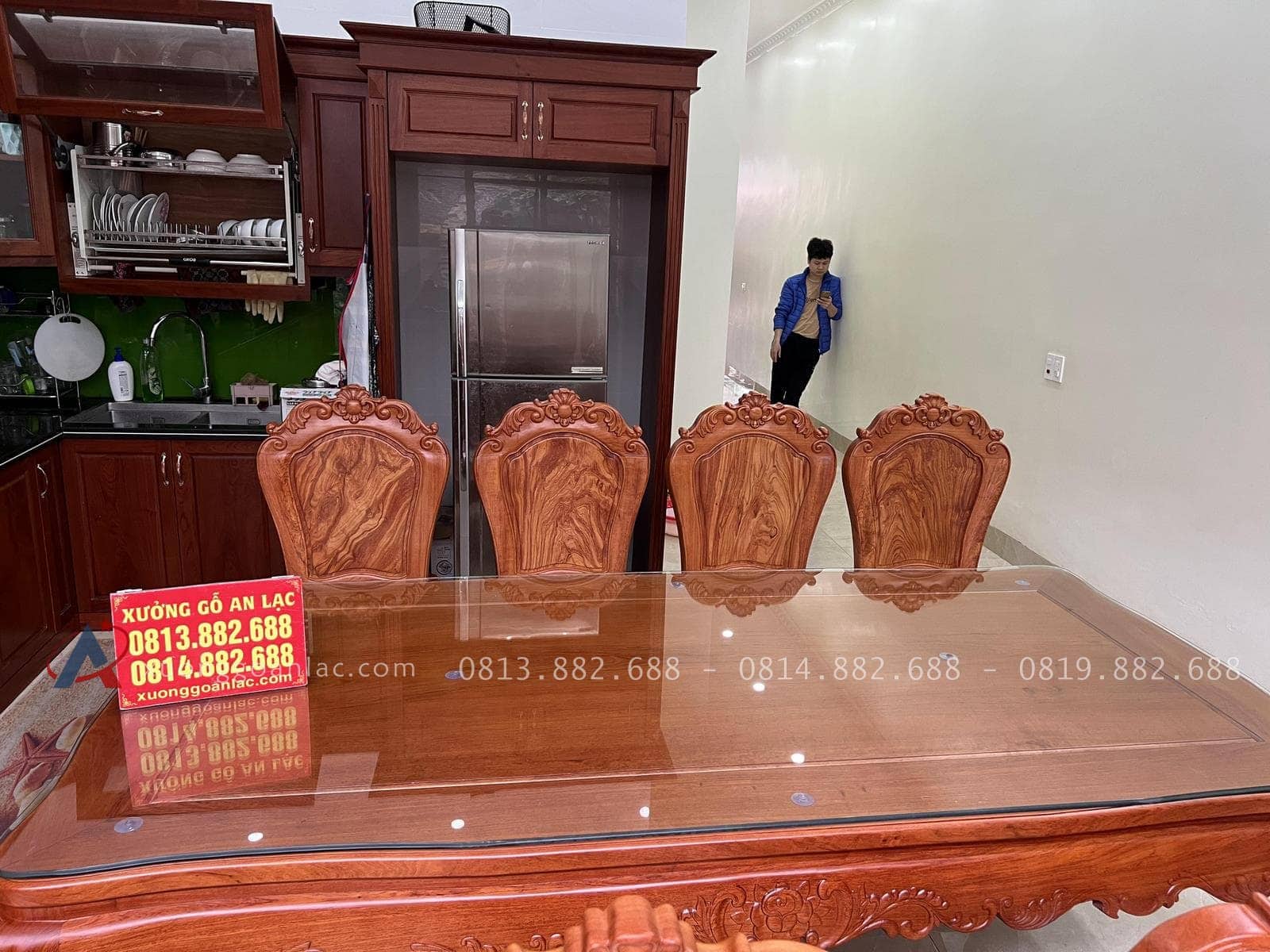 Bộ bàn ăn 8 ghế Louis tựa trơn chọn vân cực vip gỗ hương đá (Chị Chiến, Quảng Ninh) 14 bàn ăn khung ván gỗ hương đá