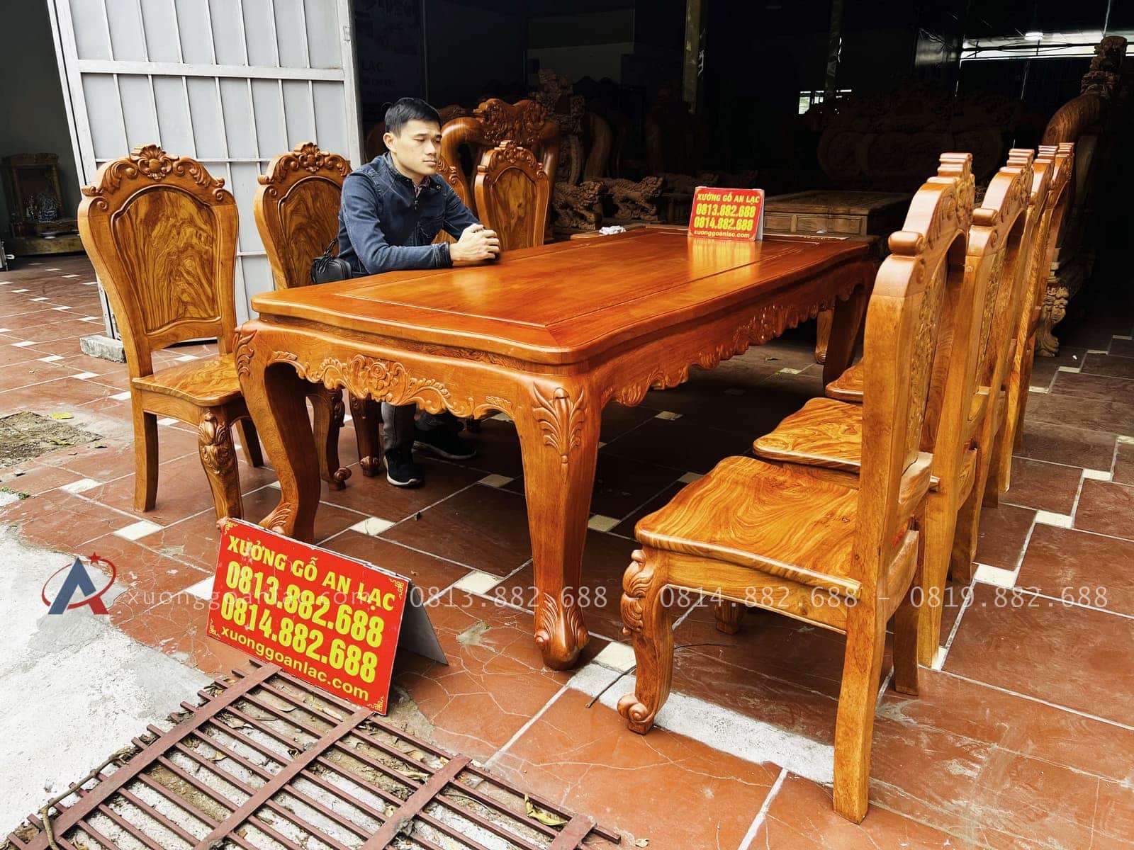 Bộ bàn ăn Louis hoàng gia 8 ghế tuyển gỗ lựa vân gỗ hương đá siêu Vip (Anh Hùng, Nam Định) 17 bàn ăn phong cách louis hoàng gia