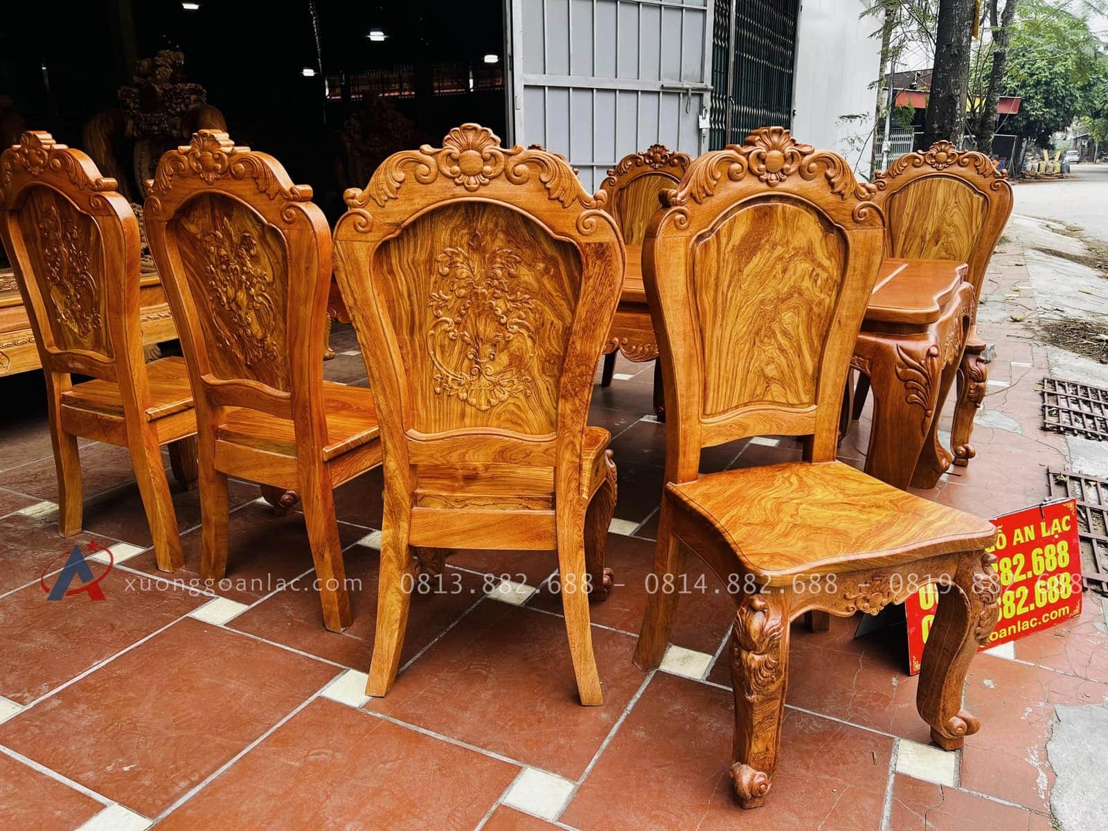 Bộ bàn ăn Louis hoàng gia 8 ghế tuyển gỗ lựa vân gỗ hương đá siêu Vip (Anh Hùng, Nam Định) 21 2 mặt trước sau của ghế louis hoàng gia