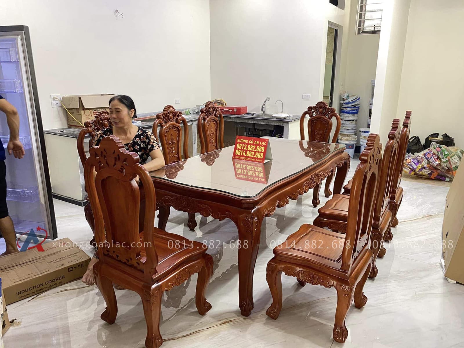 Bộ bàn ăn louis hoàng gia 8 ghế hoa hồng gỗ gõ đỏ (Cô Huyền, Hà Nội) 9 bộ bàn ăn louis 8 ghế sang trọng