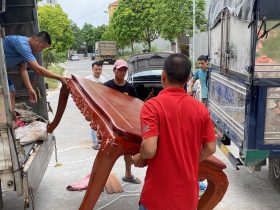 Bộ bàn ăn louis hoàng gia 8 ghế hoa hồng gỗ gõ đỏ (Cô Huyền, Hà Nội) 7 bàn bàn ăn chữ nhật soi tứ diện chân cong cách điệu