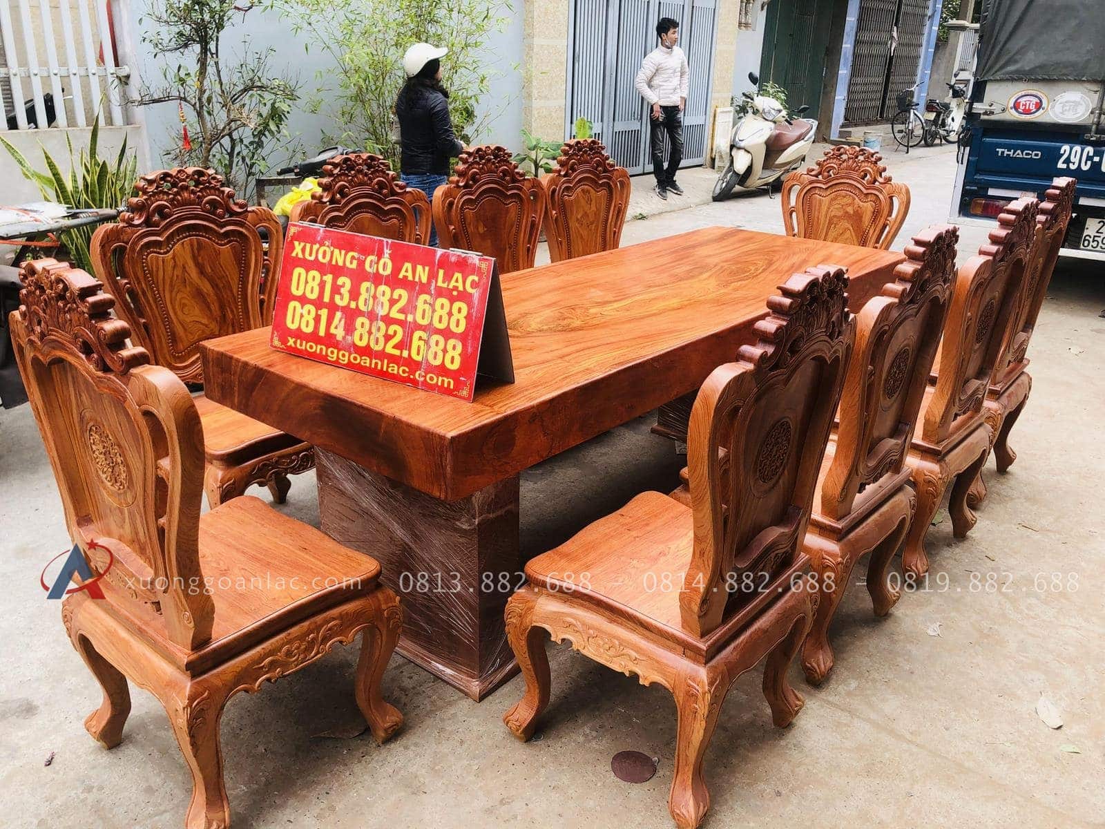 Siêu phẩm bàn ăn nguyên khối 2m5 và 10 ghế louis đục hai mặt gỗ hương đá (Chị Thuận, Hải Dương) 38 bộ bàn ghế ăn hoàng gia nguyên khối gỗ hương sang trọng
