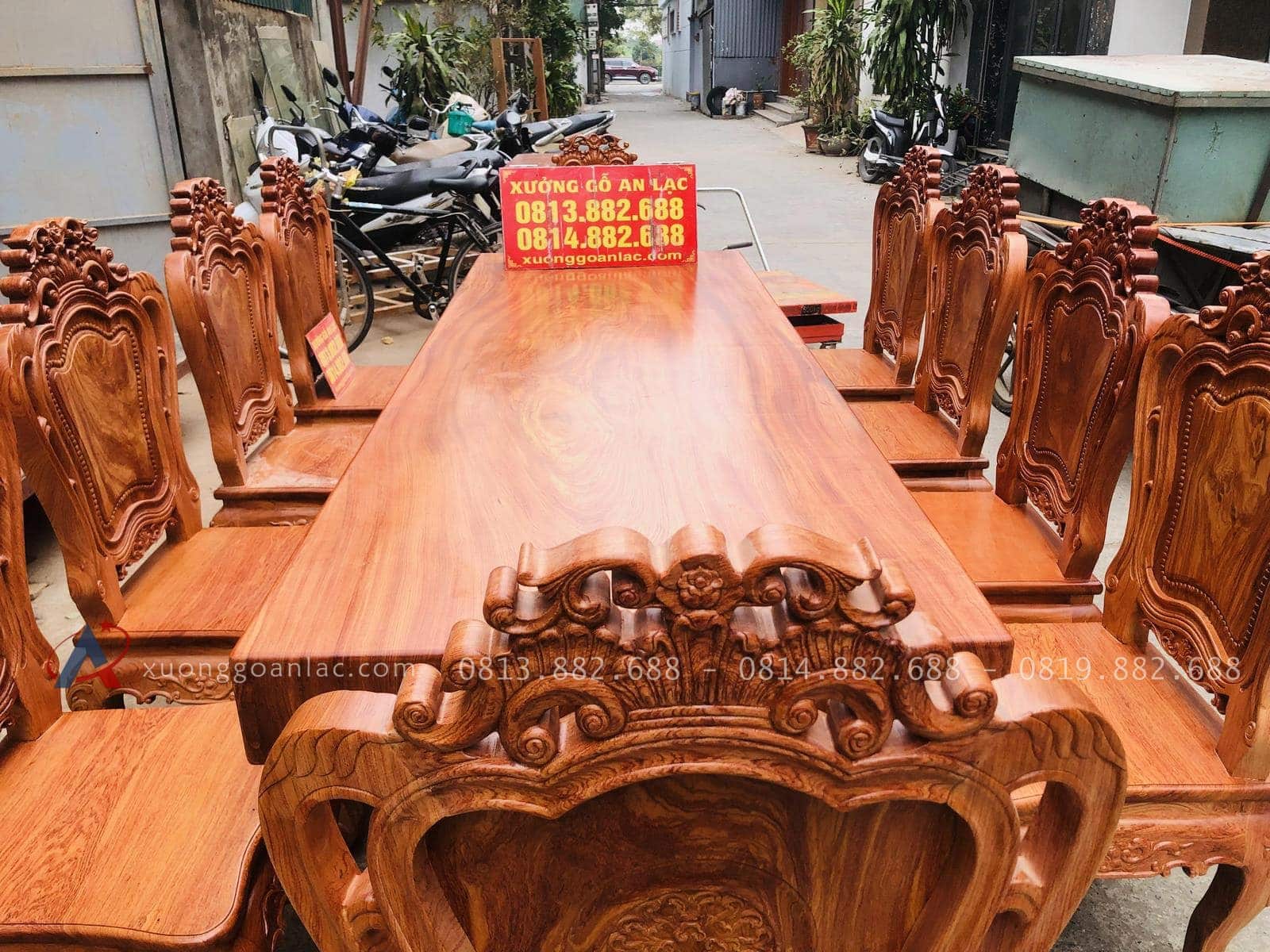 Siêu phẩm bàn ăn nguyên khối 2m5 và 10 ghế louis đục hai mặt gỗ hương đá (Chị Thuận, Hải Dương) 28 bàn ăn nguyên khối với 10 ghế louis