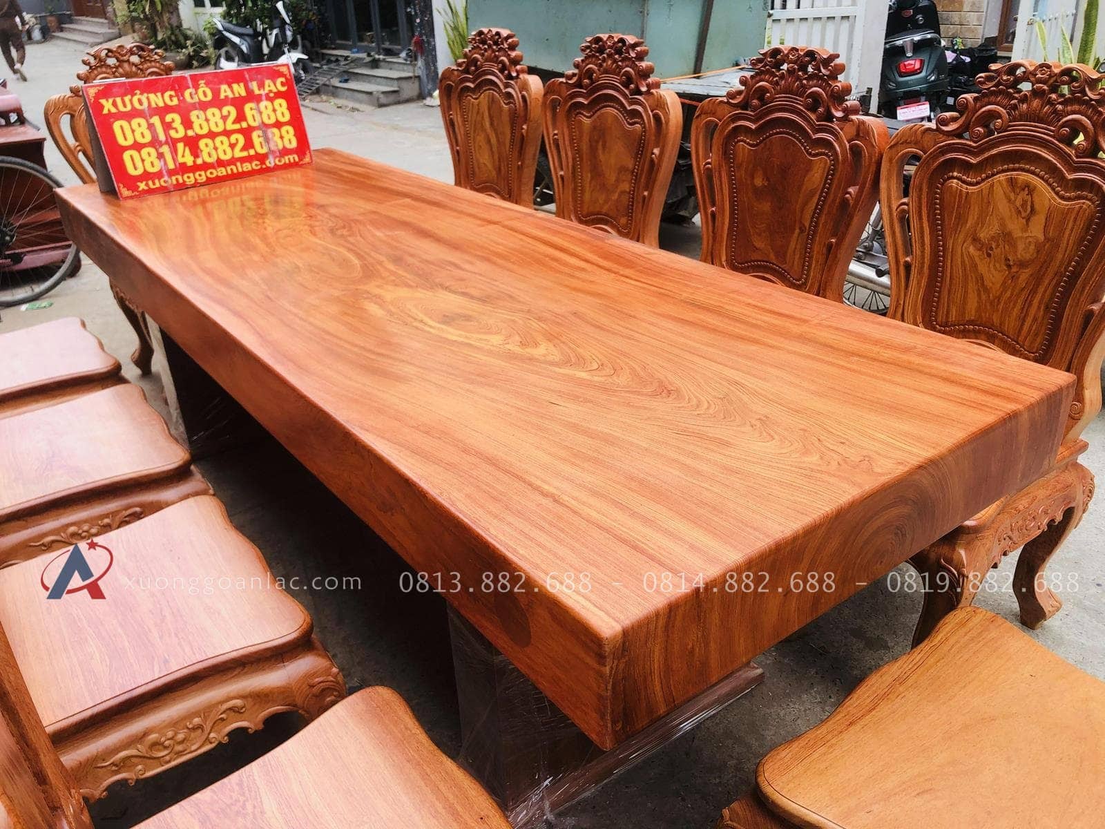 Siêu phẩm bàn ăn nguyên khối 2m5 và 10 ghế louis đục hai mặt gỗ hương đá (Chị Thuận, Hải Dương) 30 bàn ăn nguyên khối gỗ hương đá