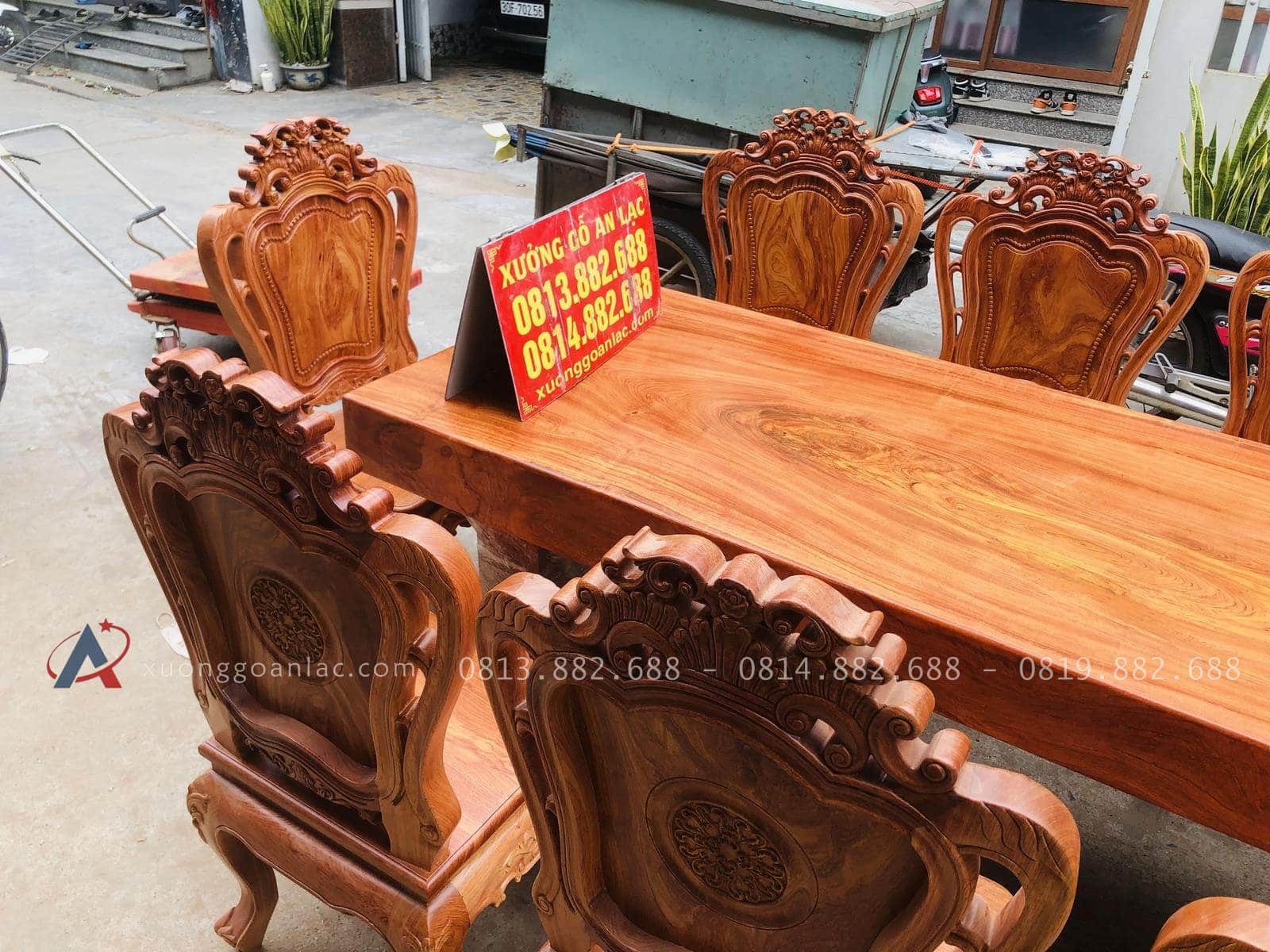 Siêu phẩm bàn ăn nguyên khối 2m5 và 10 ghế louis đục hai mặt gỗ hương đá (Chị Thuận, Hải Dương) 32 bnf ăn nguyên khối vuông vức