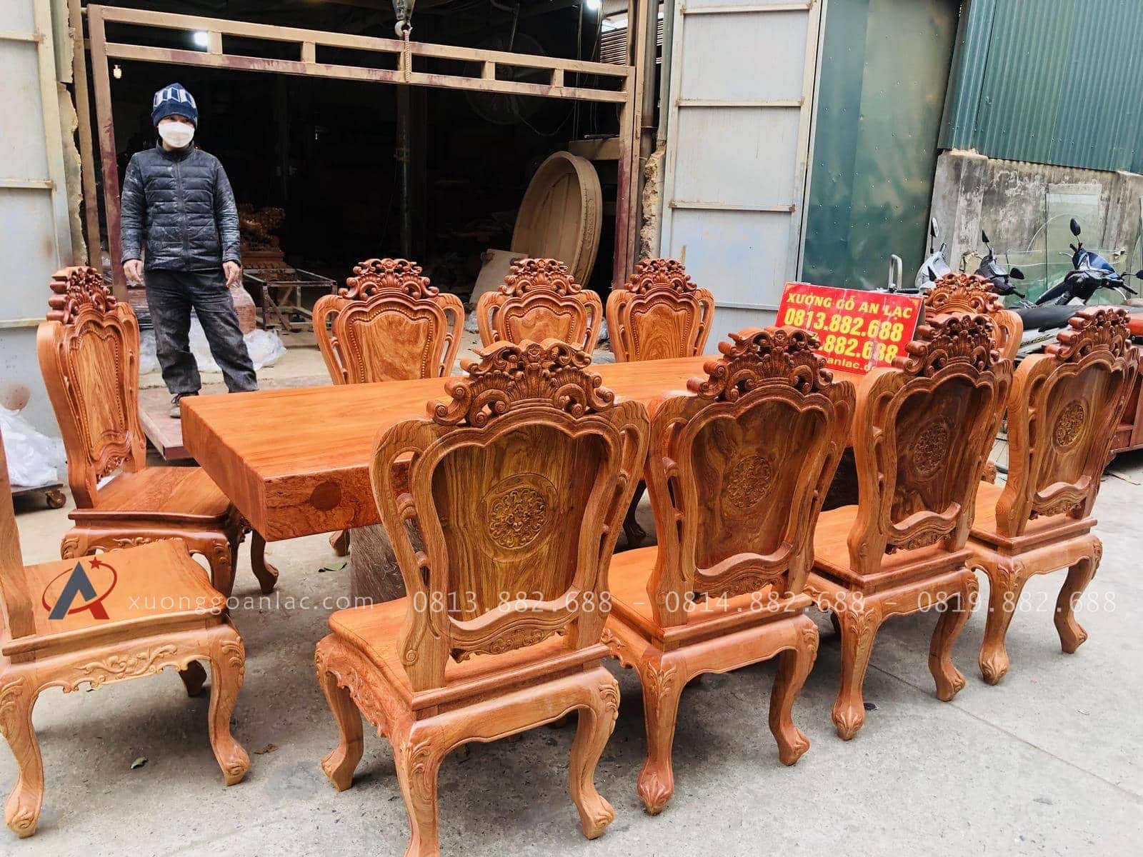Siêu phẩm bàn ăn nguyên khối 2m5 và 10 ghế louis đục hai mặt gỗ hương đá (Chị Thuận, Hải Dương) 34 bàn ăn 10 ghế louis hoàng gia