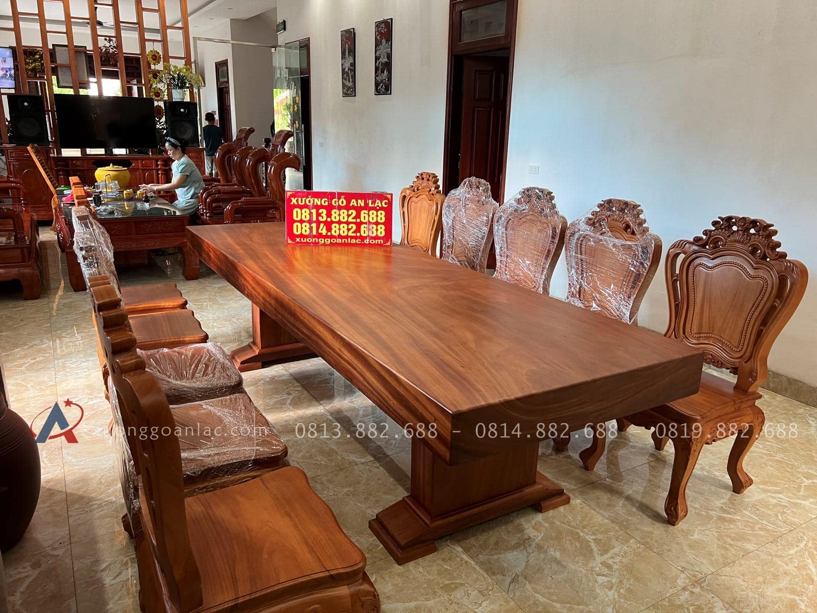 Bàn giao bộ bàn ăn nguyên khối gõ đỏ 10 ghế louis hoa lá tây không tay (Chú thực, Bắc Ninh) 11 bàn ghế ăn hoàng gia gỗ gõ đỏ