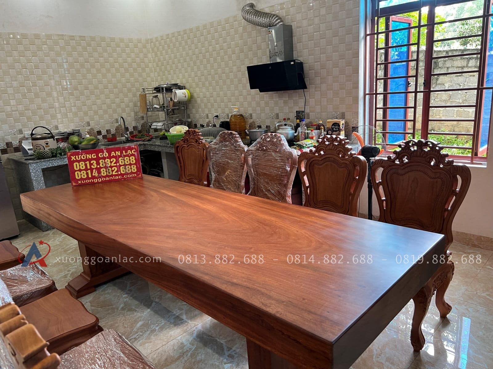 Bàn giao bộ bàn ăn nguyên khối gõ đỏ 10 ghế louis hoa lá tây không tay (Chú thực, Bắc Ninh) 12 mặt bàn nguyên khối gỗ gõ đỏ