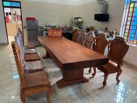 Bàn giao bộ bàn ăn nguyên khối gõ đỏ 10 ghế louis hoa lá tây không tay (Chú thực, Bắc Ninh) 9 bộ bàn ghế nguyên khối louis sang trọng
