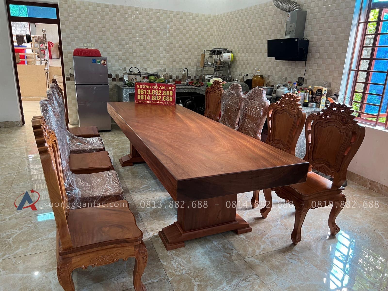 Bàn giao bộ bàn ăn nguyên khối gõ đỏ 10 ghế louis hoa lá tây không tay (Chú thực, Bắc Ninh) 14 bộ bàn ghế nguyên khối louis sang trọng