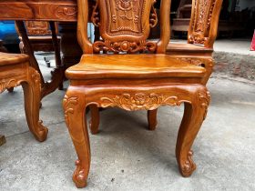 Bộ bàn ăn tròn 6 ghế hồng hạt khung 4 ván 2cm (Cô Sáu, Hà Nội) 12 yếm ghế đục hoa hồng lá tây