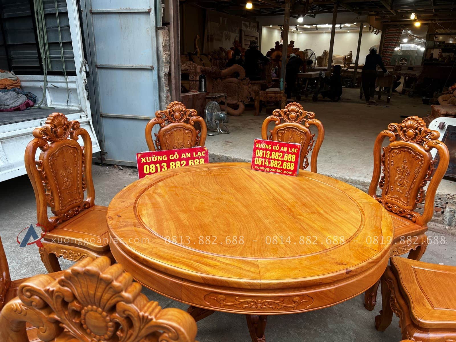 Bộ bàn ăn 137cm khung 4 ván 2 và 8 ghế hồng hạt đục 2 mặt vip gỗ gõ đỏ (Anh Linh, Nam Định) 14 bàn ăn tròn gỗ gõ đỏ cao cấp