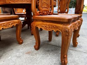 Bộ bàn ăn 137cm khung 4 ván 2 và 8 ghế hồng hạt đục 2 mặt vip gỗ gõ đỏ (Anh Linh, Nam Định) 13 chân ghế louis hoàng gia gỗ gõ đỏ