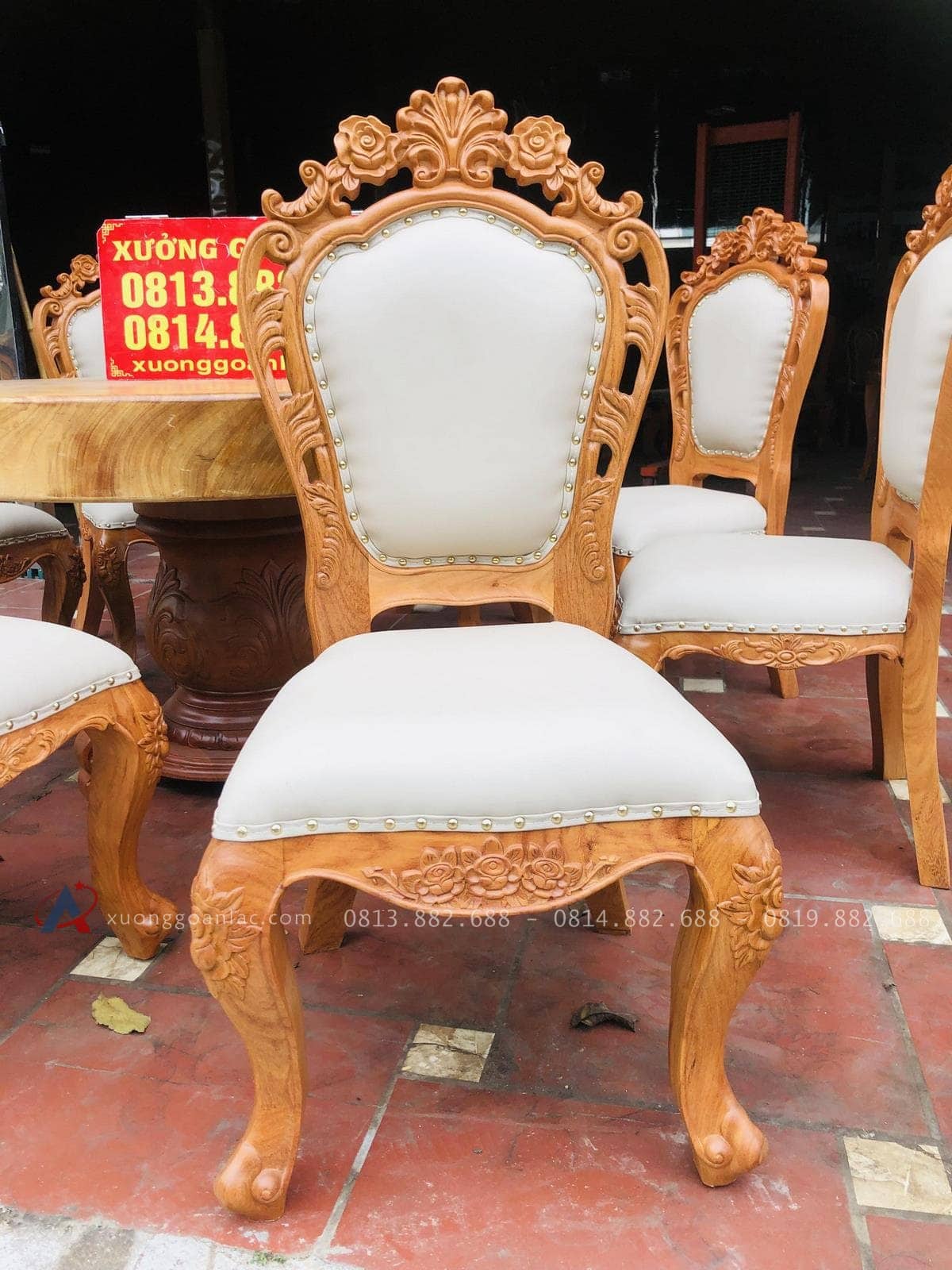Bộ bàn ăn tròn nguyên khối 8 ghế louis hoàng gia bọc đệm cao cấp (Chú Lộc, Phú Thọ) 22 ghế ngồi louis hoàng gia không tay