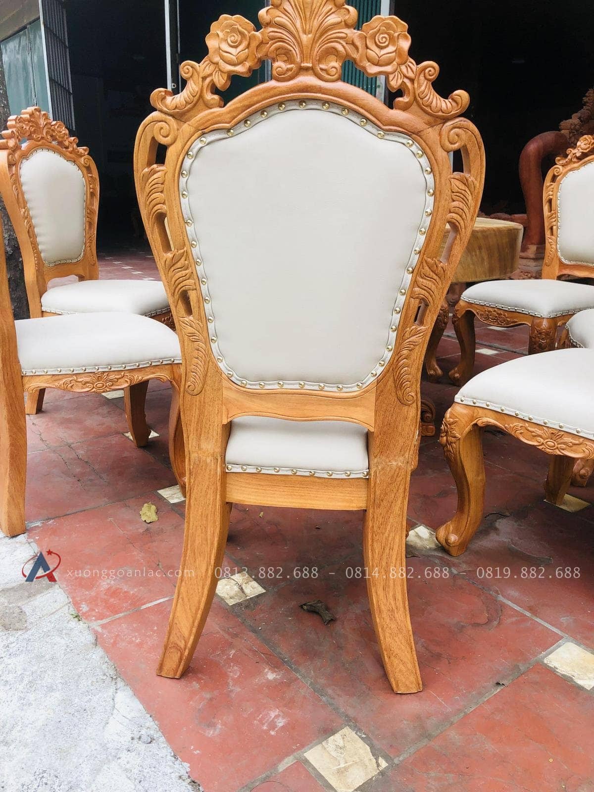 Bộ bàn ăn tròn nguyên khối 8 ghế louis hoàng gia bọc đệm cao cấp (Chú Lộc, Phú Thọ) 25 chân ghế thiết kế liền chắc chắn