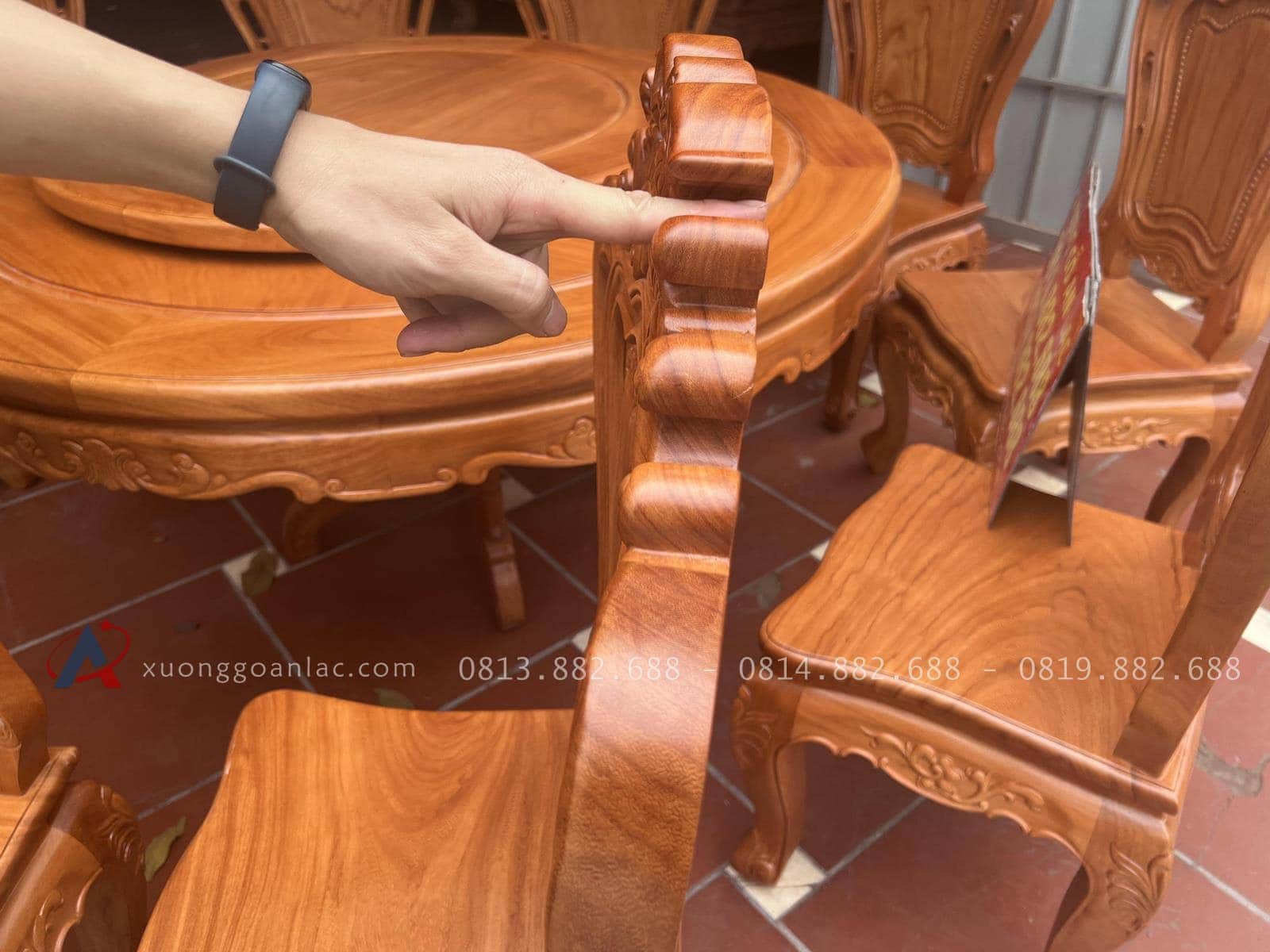 Bộ bàn ăn tròn mâm xoay 10 ghế louis gỗ gõ đỏ (Cô Vinh, Hà Nội) 26 chương ghế đục hoa lá tây