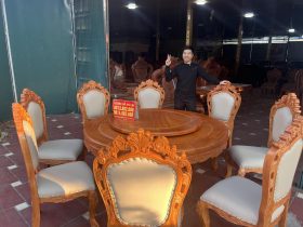 Bộ bàn ăn tròn xoay 1m55 với 8 ghế Louis bọc đệm gỗ gõ đỏ cao cấp (Chị Thanh, Hà Nam) 12 bàn ăn gỗ gõ đỏ cao cấp