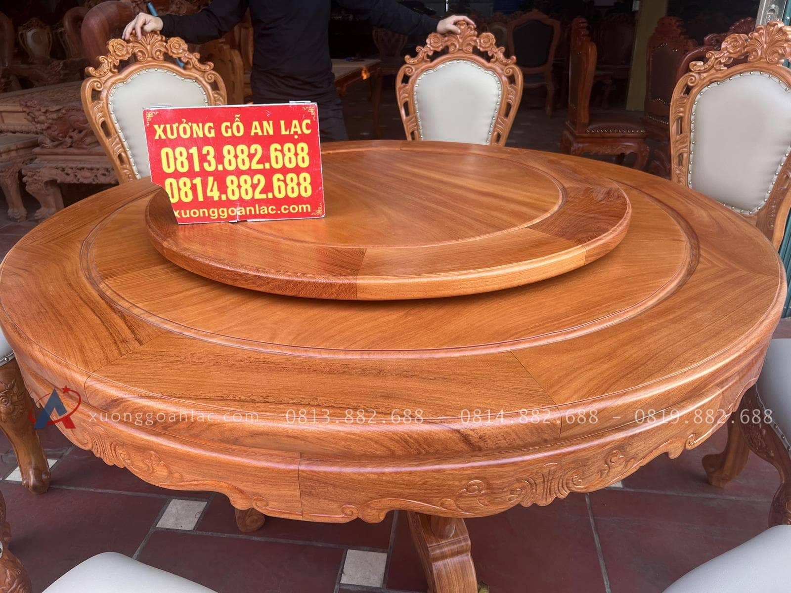 Bộ bàn ăn tròn xoay 1m55 với 8 ghế Louis bọc đệm gỗ gõ đỏ cao cấp (Chị Thanh, Hà Nam) 23 bàn tròn gỗ gỗ đỏ cao cấp
